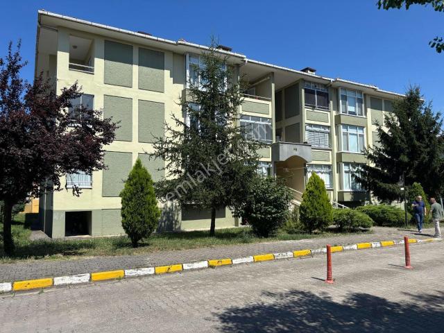 Memursen Evleri'nde 3+1 144 M2 Satılık Ara Kat Daire