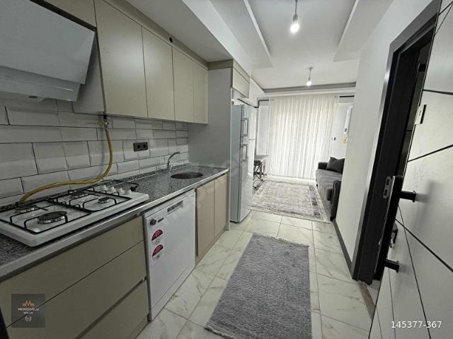 MEMİŞOĞLU EMLAK'TAN KİRALIK ÇARŞI İÇİNDE 1+1 EŞYALI SIFIR APART