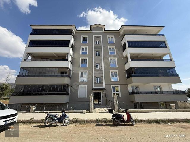 MEMİŞOĞLU EMLAK'TAN SATILIK 1.KAT 160m2 3+1 YENİ KÖŞE DAİRE