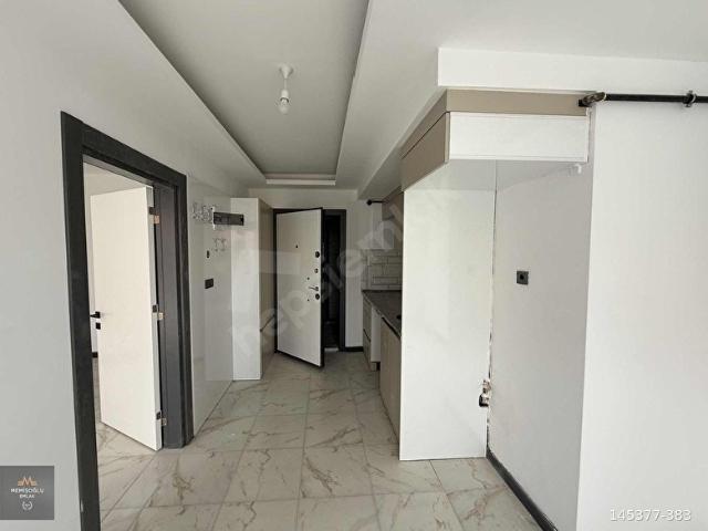 MEMİŞOĞLU EMLAK'TAN SATILIK ÇARŞIDA 3.KAT 1+1 SIFIR APART