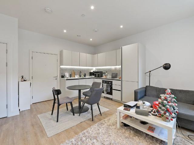 Memorial Avenue, Slough, Berkshire SL1, 1 bed flat to rent, £1,425 pcm | PrimeLocation