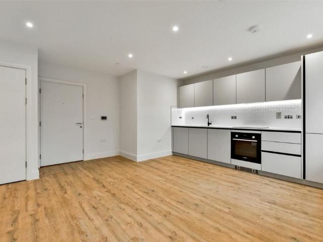 Memorial Avenue, Slough SL1, 1 bed flat to rent, £1,400 pcm | PrimeLocation