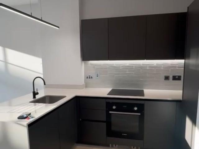 Memorial Avenue, Slough SL1, 2 bed flat to rent, £2,000 pcm | PrimeLocation