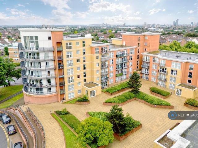 Memorial Height, Newbury Park, IG2 2 bed flat to rent £1,900 pcm £438 pw