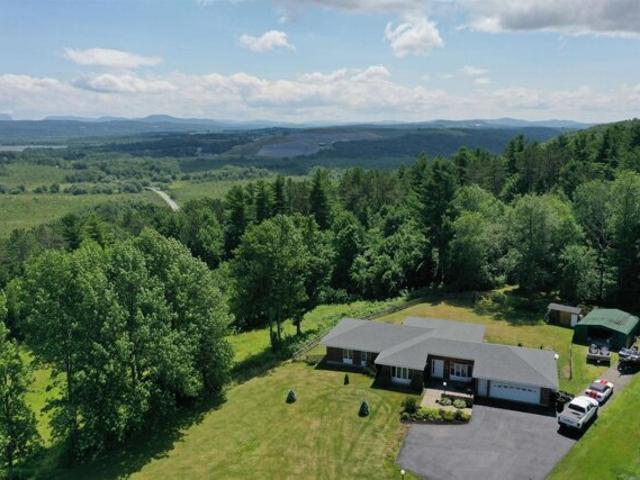 Memphremagog Vws, Newport City, Home For Sale