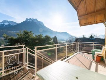 Menthon Saint Bernard, maison contemporaine vue montagnes