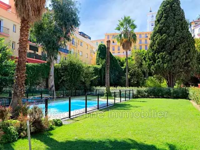 Menton 06500 Achat / Vente appartement 2 pièces t2 au dernier étage piscine