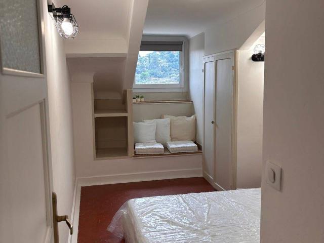 Menton — Charmant 2 pièces meublé, dernier étage, plein de lumière — 1050 € + charges