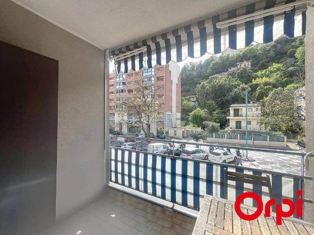 MENTON, QUARTIER BORRIGO: STUDIO DE 17 M2 AVEC TERRASSE ET CAVE