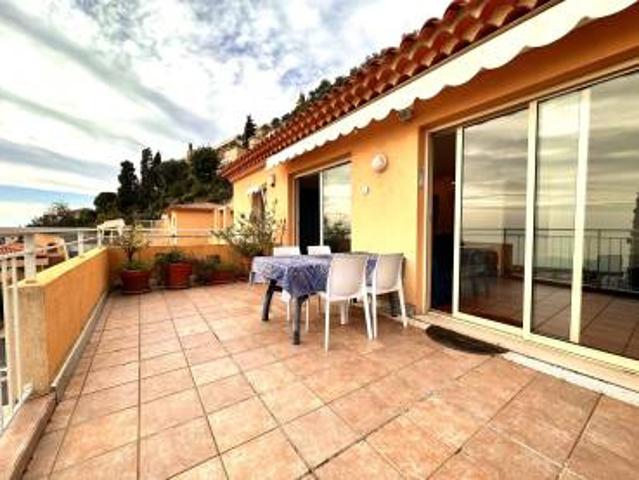 MENTON Quartier Garavan. 2 pièces avec terrasse vue mer, cave et garage. RESIDENCE SECONDAIRE ANNUELLE