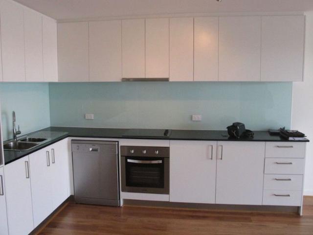 Mentone Unit for Sale: 2 Bds, A/C, Balcony, Garage, $635K $650K