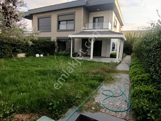 Menderes Te Süper Lüx Müstakil Kiralık Villa