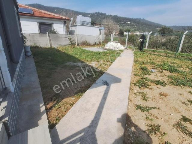 Menderes Ahmetbeyli 'de 450 M Bahçe İçinde Müstakil Ev