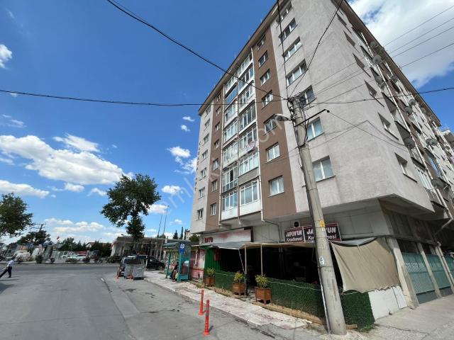 Menderes Caddesi'nde Satılık 3+1 Geniş Ve Ferah Daire