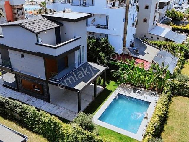 Menderes Cb Poyraz'dan Denize Yakın Müstakil Havuzlu Villa.