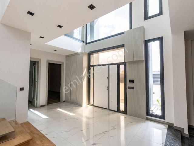 Menderes Coldwell Banker Poyraz'dan Müstakil Havuzlu Lüks Villa