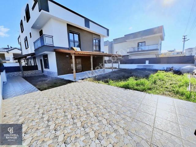 Menderes Coldwell Banker Poyrazdan Büyük Bahçeli Otoparklı Villa