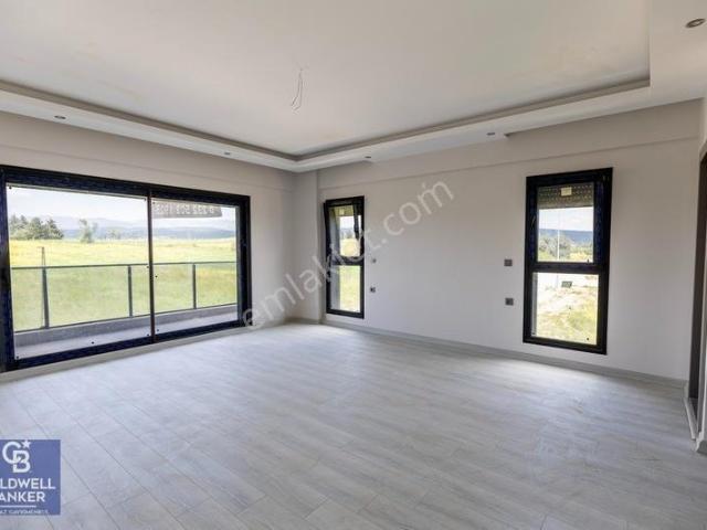 Menderes Coldwell Banker Poyraz'dan Barbaros'ta 270m2 Villa.