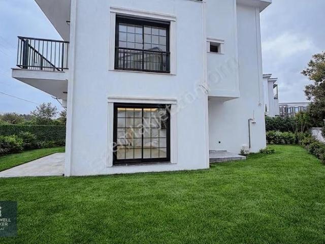 Menderes Coldwell Banker Poyraz'dan Geniş Bahçeli 5+1 Triplex
