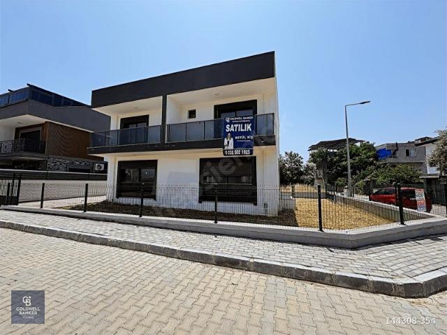 MENDERES COLDWELL BANKER POYRAZ'DAN GENİŞ BAHÇELİ KÖŞE VİLLA