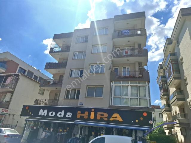 Menderes Coldwell Banker'den Cadde Üzeri 145 M2 3+1 Daire