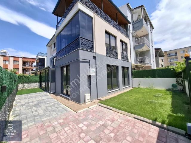 Menderes Coldwell Banker'den Cüneytbey Mh. 4+1 Otoparklı Villa.