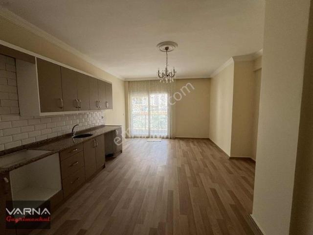 Menderes Cüneytbey Mah. Satılık 2+1 85 M2 Yüksek Giriş Daire