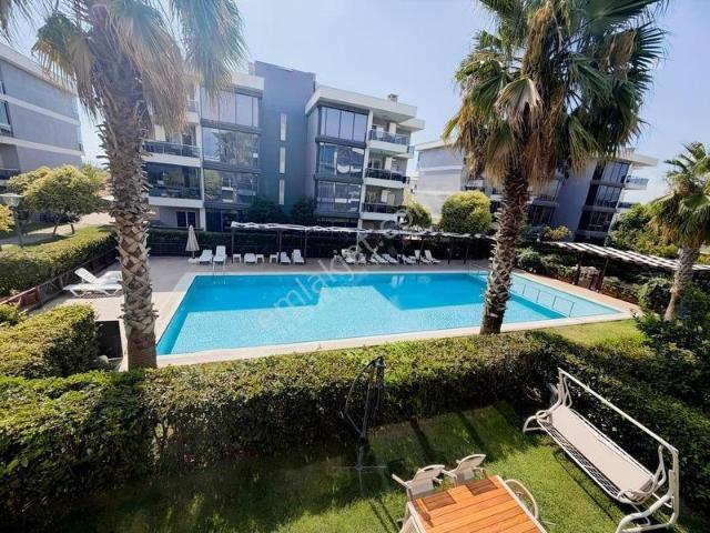 Menderes Cüneytbey Mahalesinde 3+1 Site İçersinde Kiralık