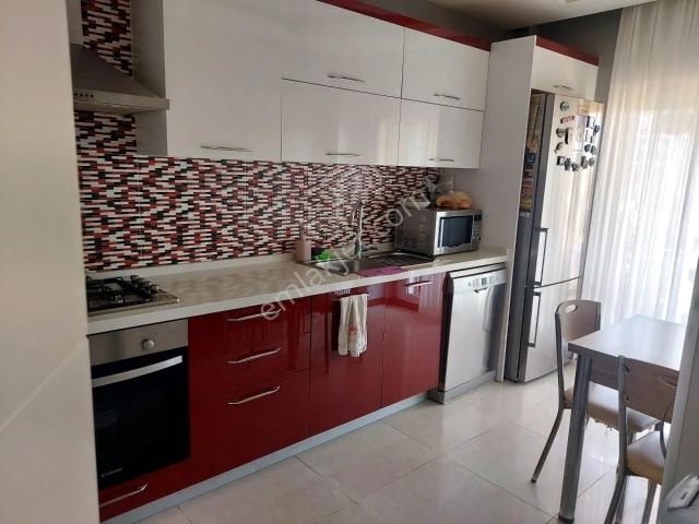 Menderes Cüneytbey Mahallesi Havuz Cepheli 3+1 Kiralık Daire