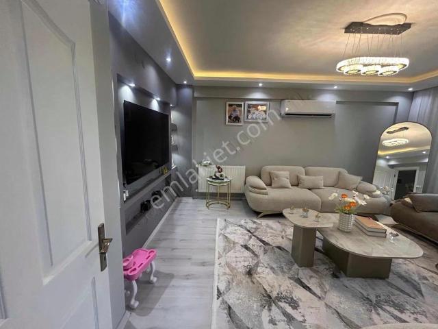 Menderes Cüneytbey Mahallesinde Satılık 3+1 Daire