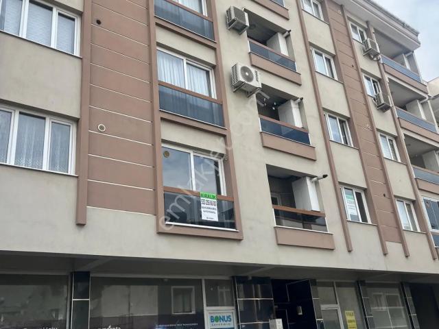 Menderes Cüneytbey'de Kapalı Otoparklı Kiralık 2+1 Dairel