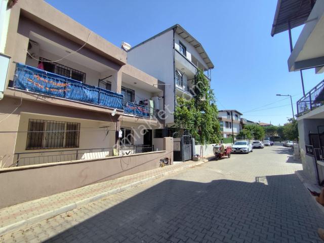Menderes Kasımpaşa'da Villalar Bölgesinde Komple Satılık Bina