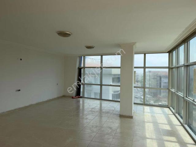 Menderes Kemalpaşa Mahallesi Atatürk Cadesinde Büro