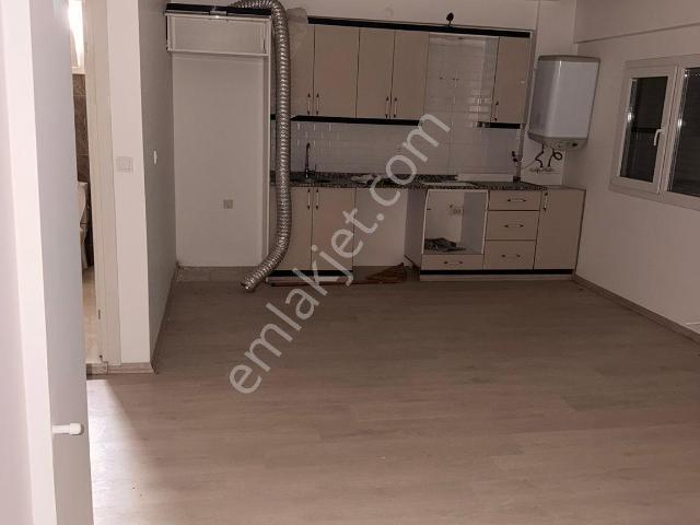 Menderes Mithatpaşa Mahallesi’nde Kiralık 1+1 Daire