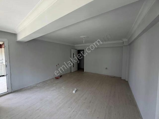 Menderes Mithatpaşa Mahallesinde Kiralık 3+1