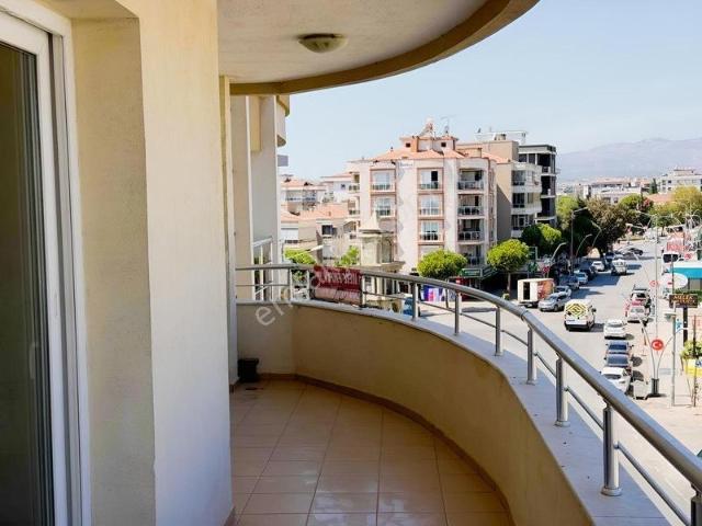 Menderes Mithatpaşa Mahallesin'de Satılık 2+1 Meşe Emlaktan