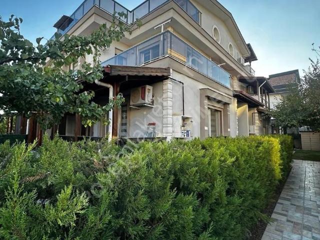 Menderes Mithatpaşa'da Satılık 180m2, 3+1 Tripleks Villa