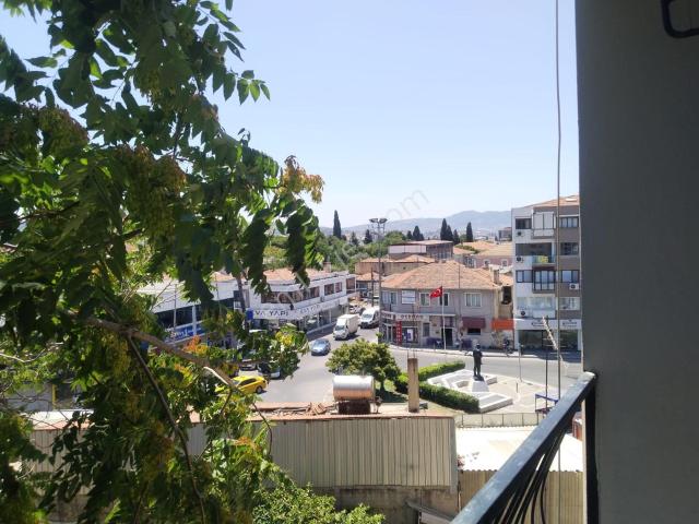 Menderes'te Kiralık Tadilatlı 3+1 Daire Heykel Meydanı