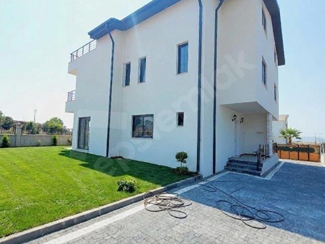 MENEKŞE'DE SIFIR,TRIPLEX,MODERN YAPI,600M2 ARSA İÇİNDE