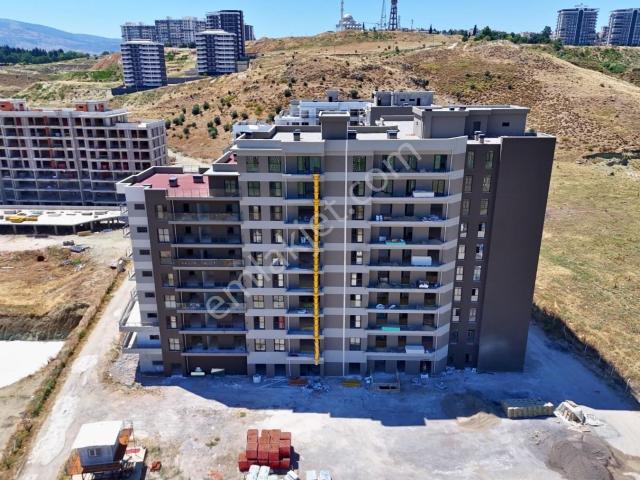 Menemen Meydan Feronia'da Havuz Cephe 1+1 Satılık Daire