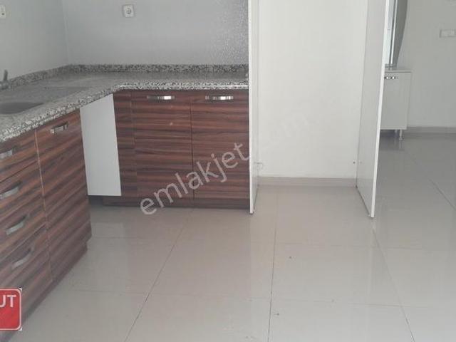 Menemen Cumhuriyet Mah. Çanakkale Asfaltı Yanı 3+1 Kiralık Daire