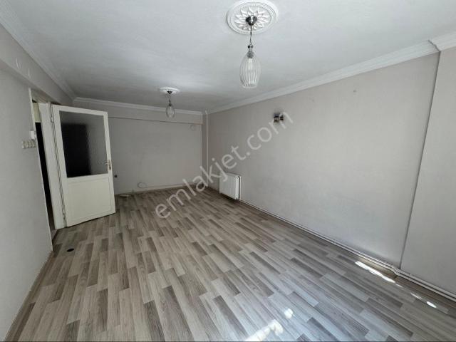 Menemen Esatpaşa Mahallesin'de Kiralık 3+1 Daire İzban Yakını