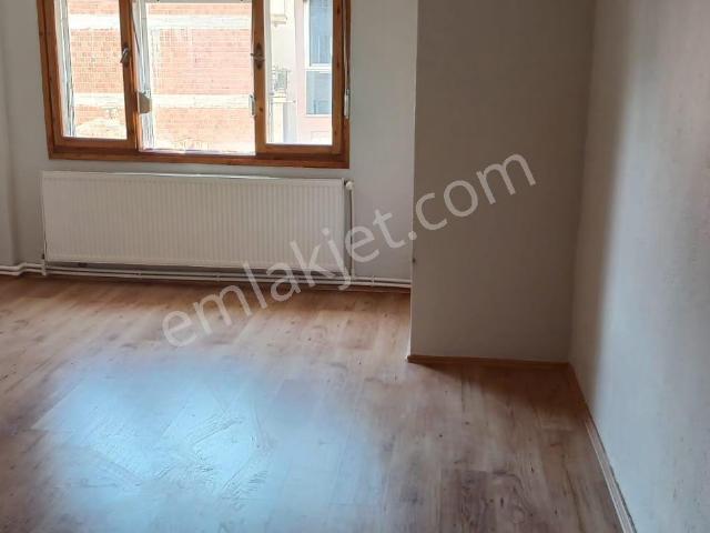 Menemen Esatpaşa Da Doğalgaz Lı Kiralık 3+1 Daire.