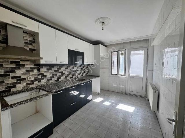 Menemen Esatpaşa’da 3+1 | 105 M2 Doğal Gazlı Kıralık Daıre