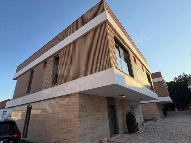Menemen Günerli'de Lüks Mimarili Sıfır Kiralık Havuzlu Villa
