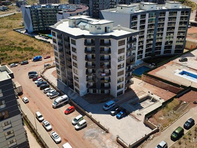 Menemen Gazi Mah.'de Havuzlu 3+1 Ebeveyn Banyolu Kiralık Daire
