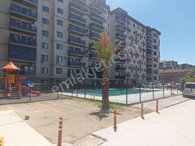 Menemen Gazi Mahallesinde Havuzlu Site İçinde Satılık Lüks Daire