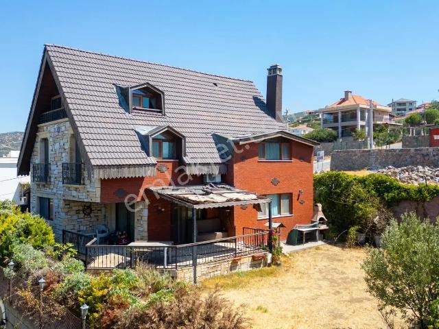 Menemen Göktepe Mah Satılık 4+2 Müstakil Bahçeli Tripleks Villa