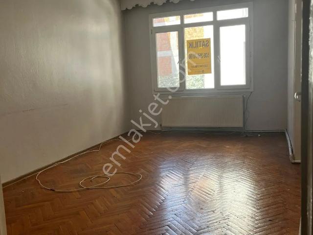 Menemen Kasımpaşa Merkez De Sarılık Dığalgazlı Daire
