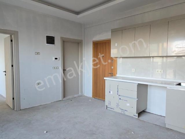 Menemen Seyrek Sıfır Eşyalı Doğalgaz Balkonlu Merkez Kiralık 1+1